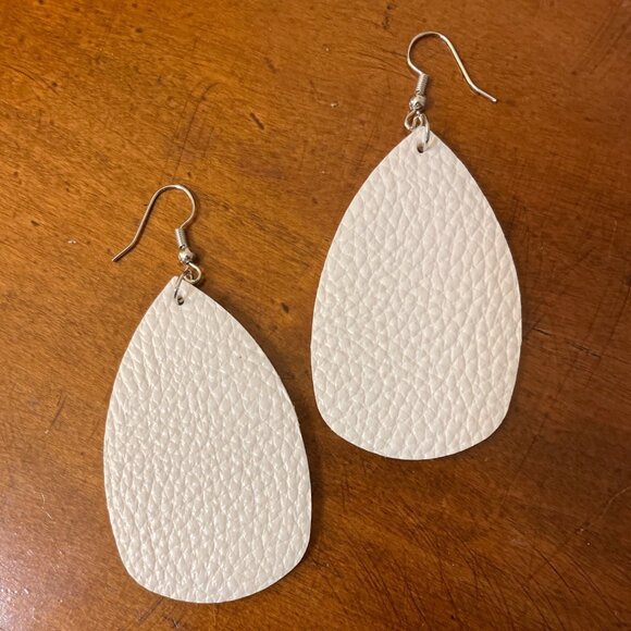 Faux Leather Teardrop Earrings in White New and Lightweight - Picture 3 of 6